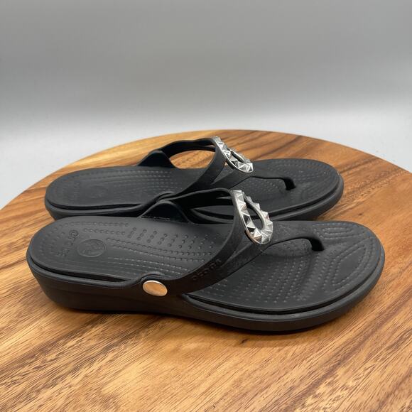 Crocs Sandals Womens Size 8 Black With Silver Wedge Heels Slip On Thong Shoes - Picture 1 of 8